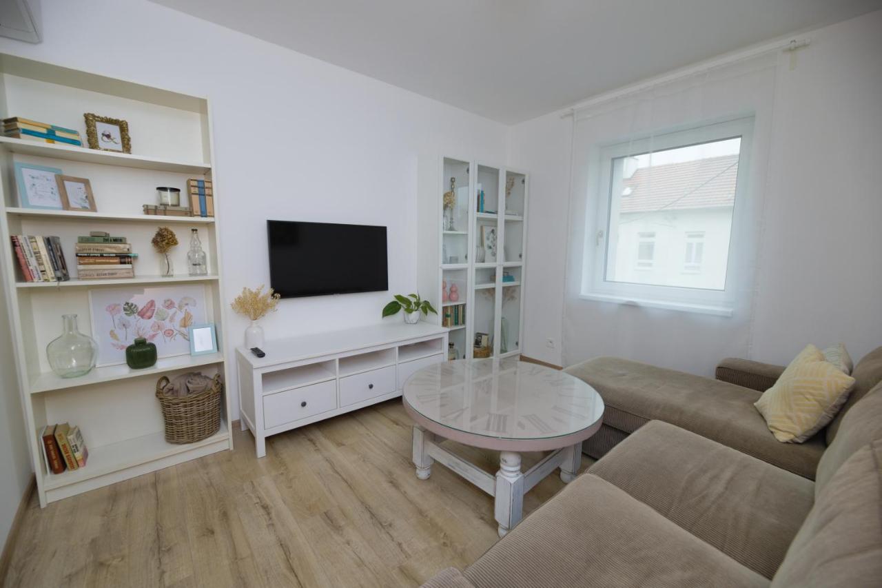 Central Apartment - Folk District Μπρατισλάβα Εξωτερικό φωτογραφία